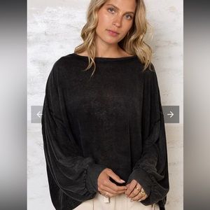 NWOT - POL Loose Fit Long Sleeve Top - Size L